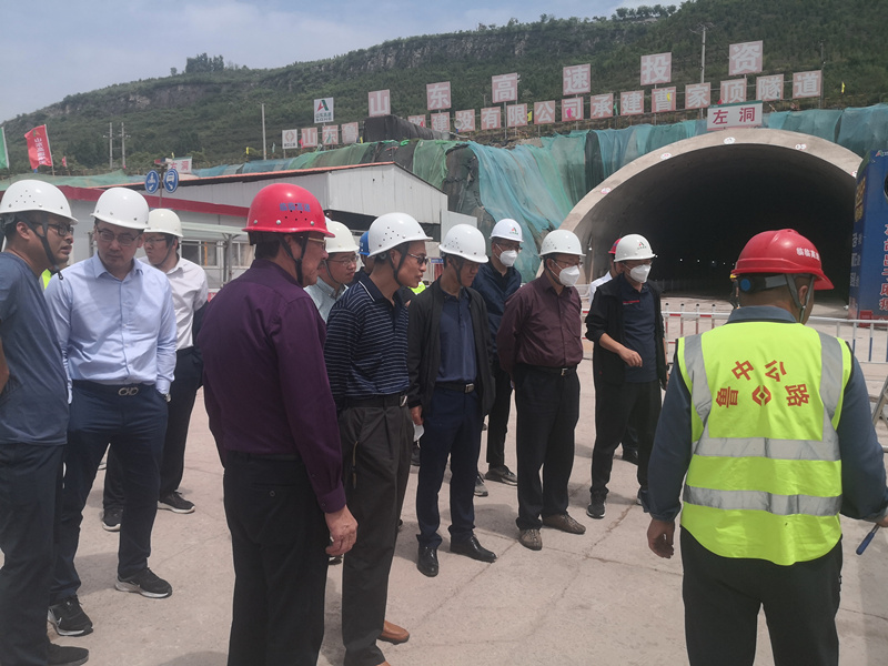 山東高速集團(tuán)對(duì)臨臨項(xiàng)目進(jìn)行隧道工程專(zhuān)項(xiàng)檢查