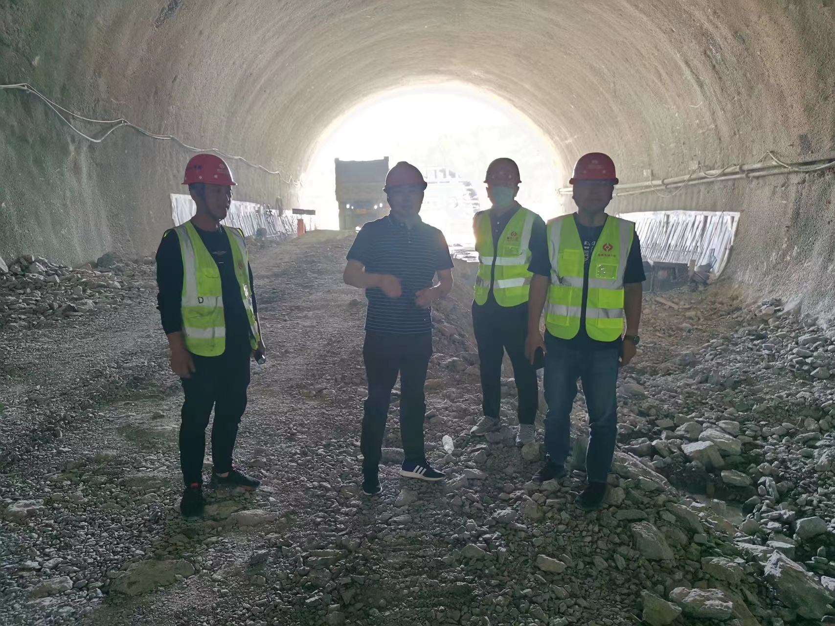 公司對臨臨高速項(xiàng)目展開2022年第二季度安全檢查