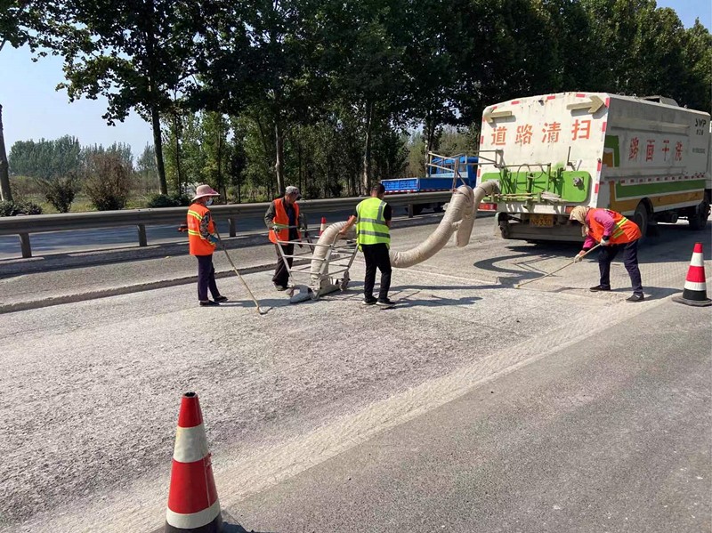 路面細致清掃施工2_副本 路面細致清掃施工2_副本