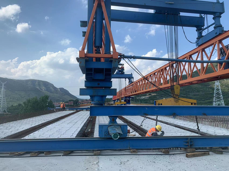 臨臨高速六標北安樂村大橋順利架設完畢