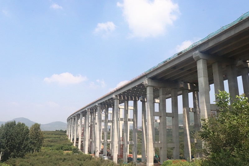 國(guó)慶我在崗——臨臨高速建設(shè)團(tuán)隊(duì)擂響戰(zhàn)鼓，掀起建設(shè)新熱潮