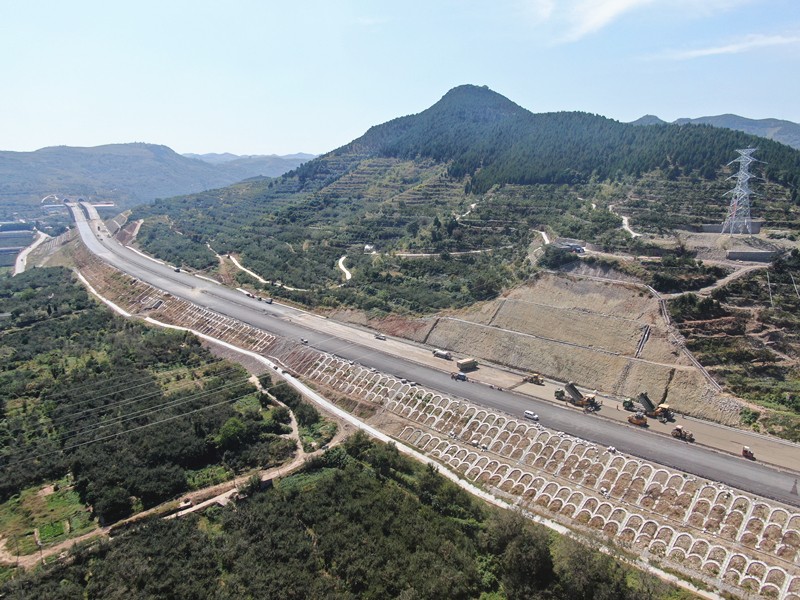 3、韓王崮隧道進(jìn)口、基層施工、邊坡防護(hù)_副本