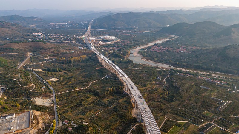 臨臨高速六標(biāo)獲評2022年度平安工地建設(shè) 省級典型工地并獲業(yè)主10萬元獎勵