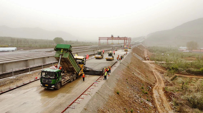 4-2、4月11日2023年水穩(wěn)底基層復(fù)工試驗(yàn)路施工