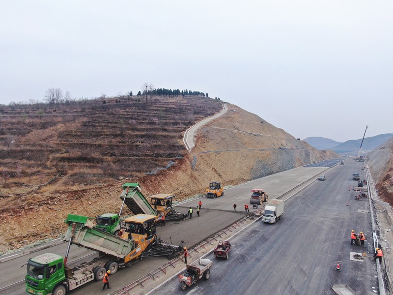 臨臨：“清明”假期搶抓施工黃金期，自動工作彰顯使命擔(dān)當(dāng)