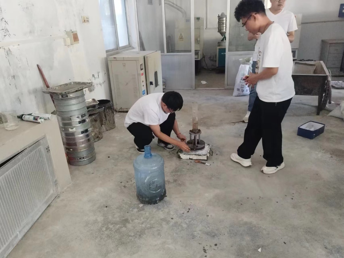 第二區(qū)域項(xiàng)目部組織滲水試驗(yàn)專(zhuān)項(xiàng)培訓(xùn)