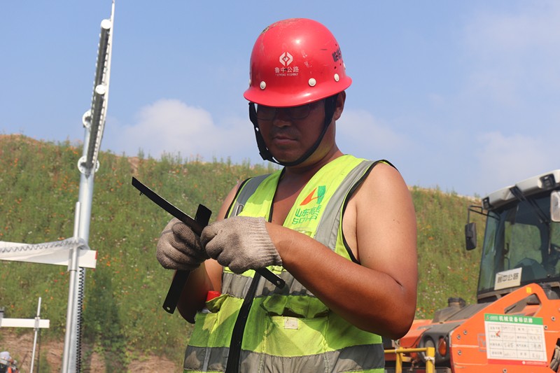 施工員王慎剛_副本