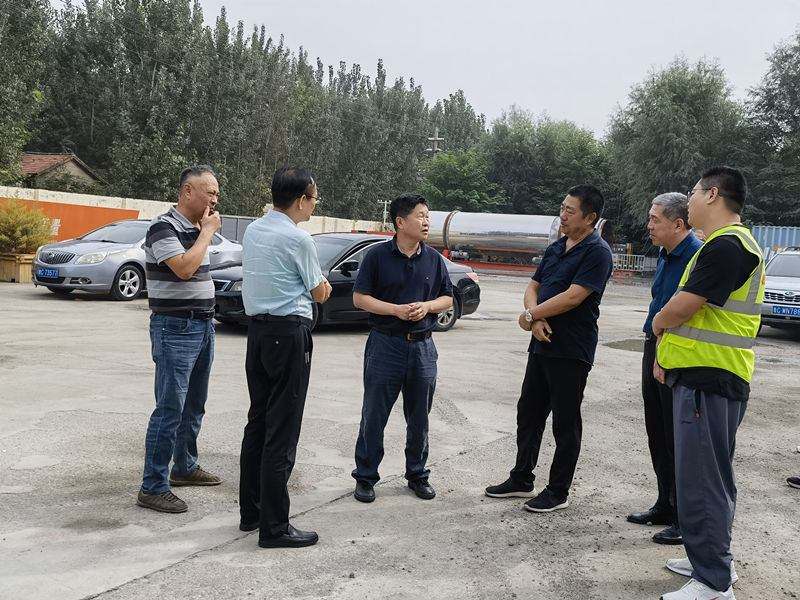 淄博市交通運(yùn)輸局、淄博市交通建設(shè)發(fā)展中心領(lǐng)導(dǎo)蒞臨高青拌合站生產(chǎn)現(xiàn)場(chǎng)及高青段G233克黃線建設(shè)項(xiàng)目施工現(xiàn)場(chǎng)檢查調(diào)研
