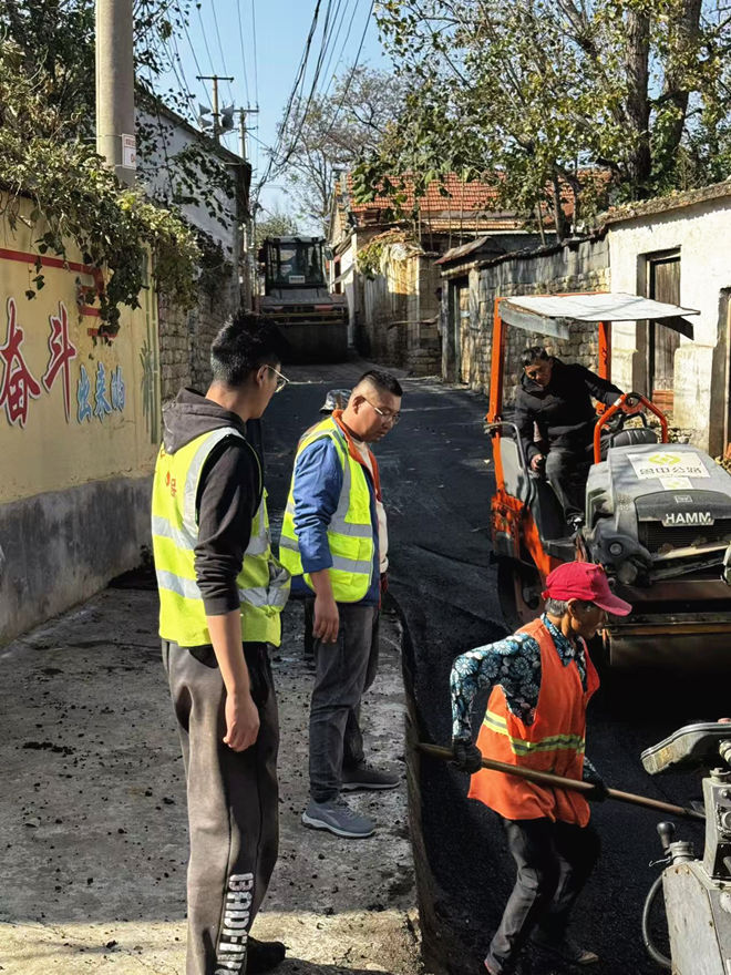 昔日英雄地，今朝坦途通——機(jī)械化施工公司為劉家臺(tái)“抗日模范村”義務(wù)修繕通村主路