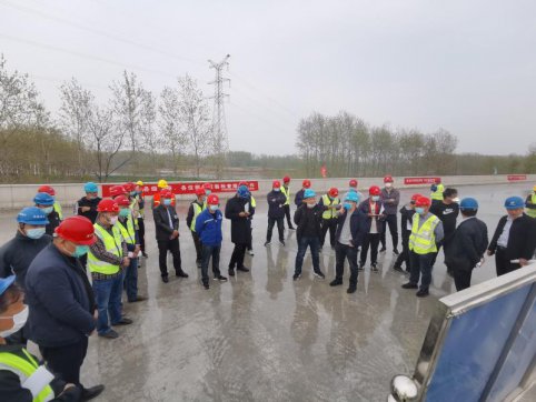 第二工程公司G2項(xiàng)目成功舉辦橋面鋪裝施工觀摩會(huì)