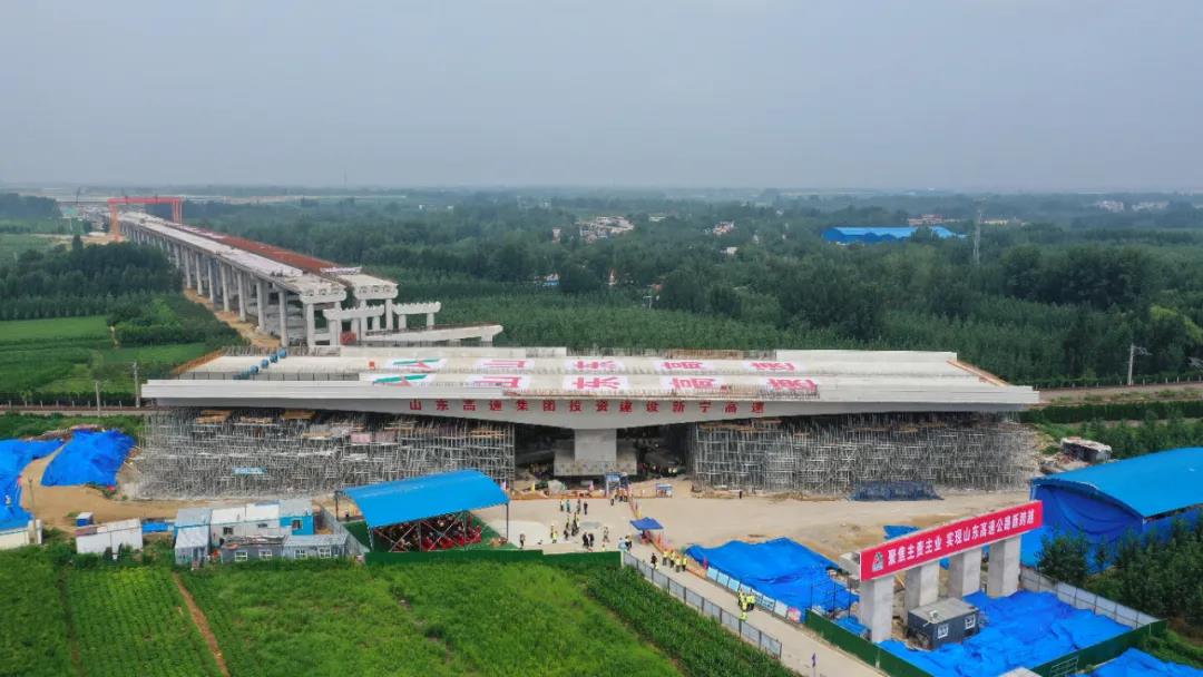 帥！萬噸大橋瀟灑轉(zhuǎn)身