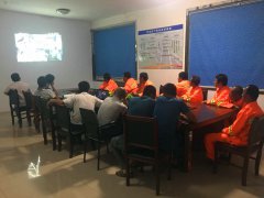 觀看安全警示教育片  樹立安全紅線意識