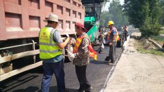 養(yǎng)護分公司積極開展夏日“送清涼、促安全、保健康”活動