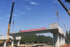 新寧二標首片箱梁成功架設(shè)就位