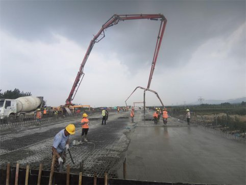   新寧項(xiàng)目興隆莊特大橋主線現(xiàn)澆箱梁全部完成